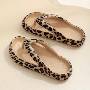 NWOB Women's Fashion Leopard Print Summer Beach Comfort Thong Flip Flops